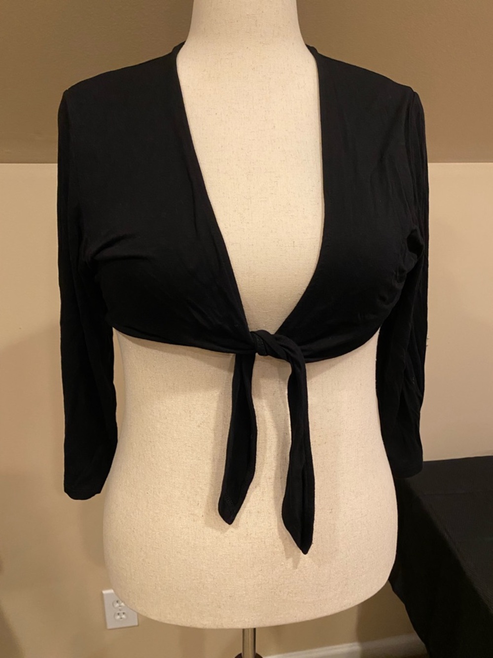Torrid, Black Tie-Front Cropped Shrug